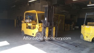 30,000lb Used CAT T300 Forklift For Sale Call 616-200-4308