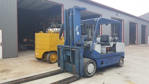 30,000lb CAT Forklift For Sale - Used T300 Fork Truck