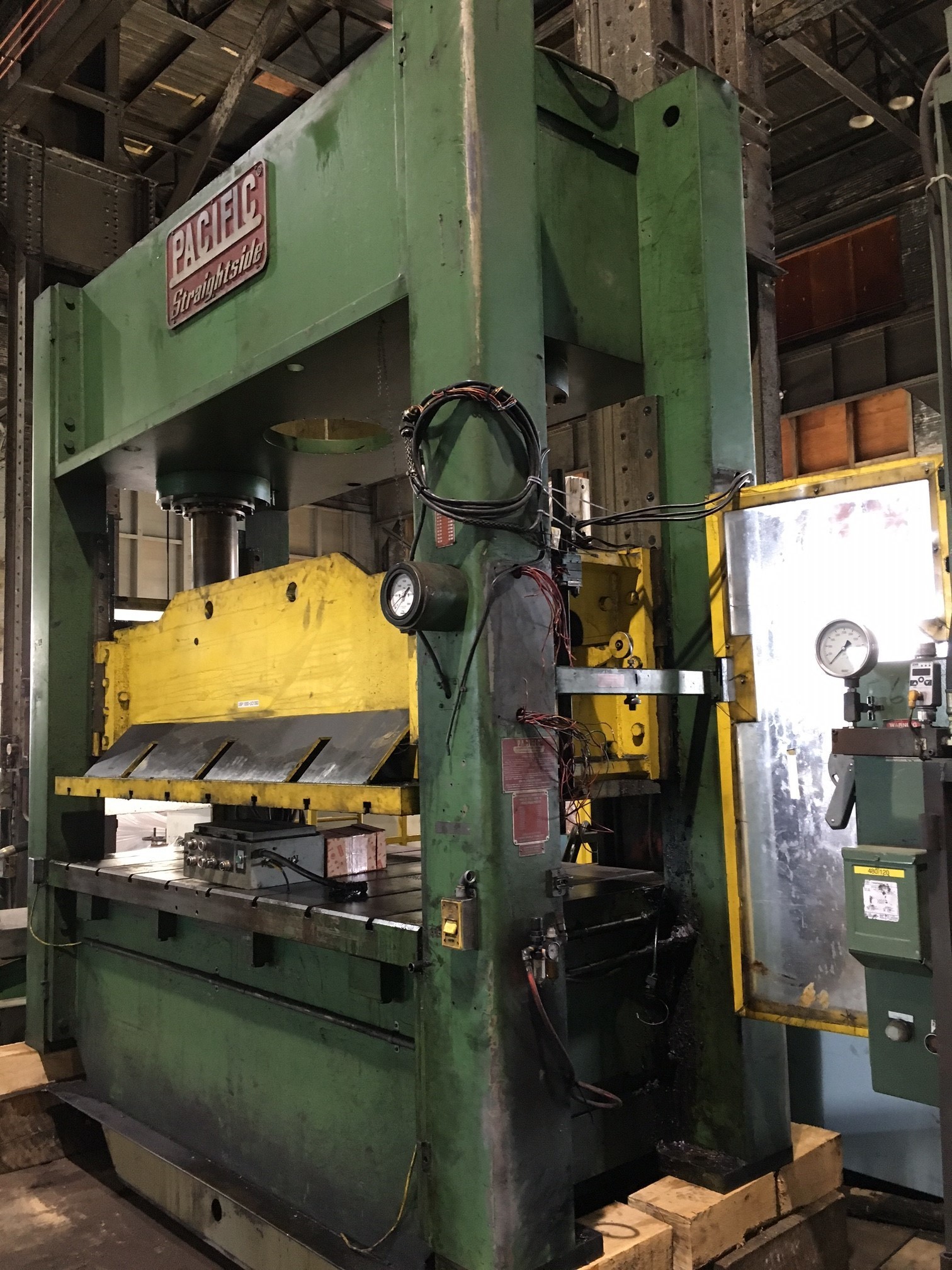 200 Ton Capacity Pacific Straight Side Hydraulic Press For Sale