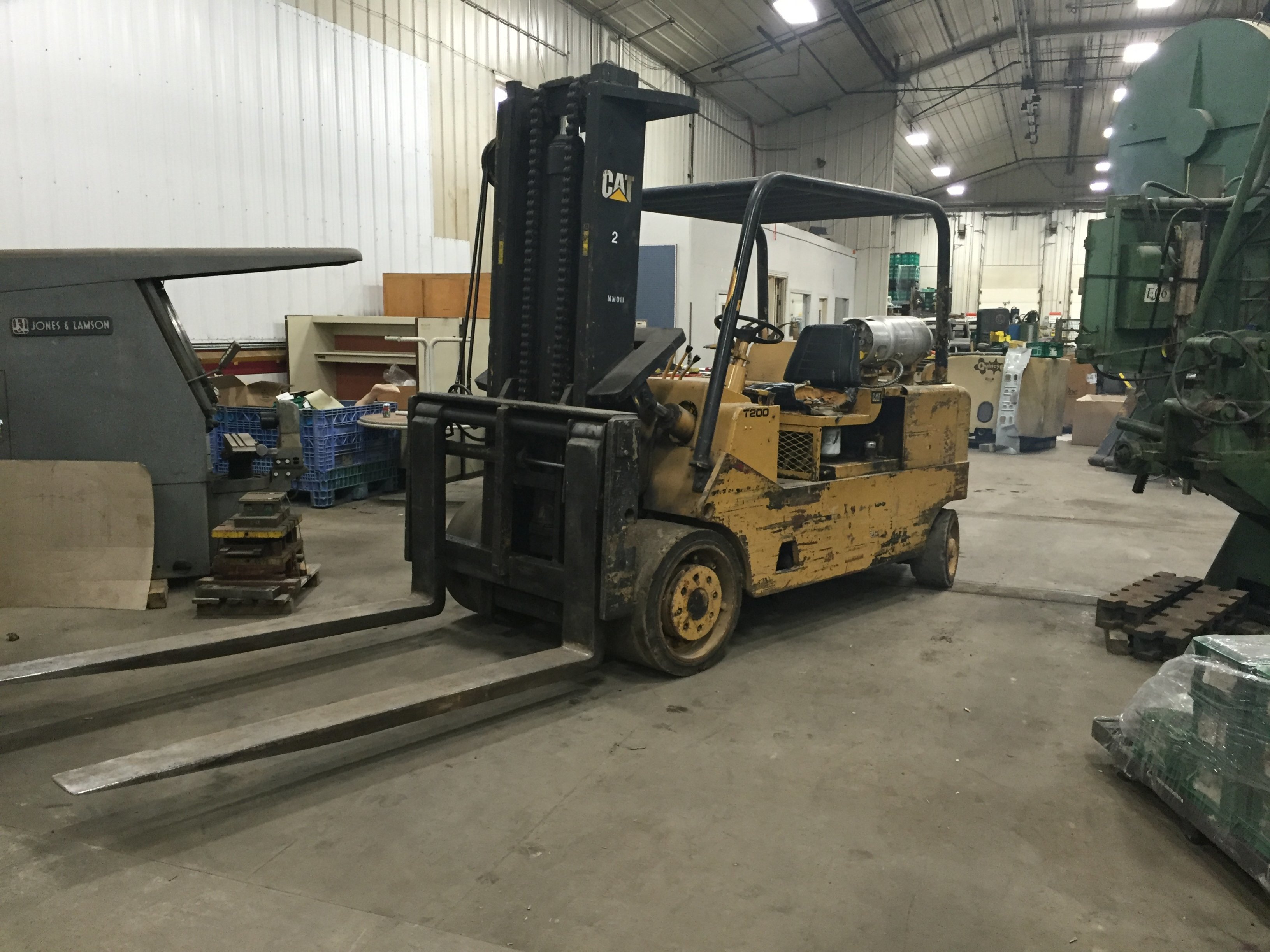 20,000lb. Capacity Cat Forklift For Sale 20kCatFLSolidTireFS